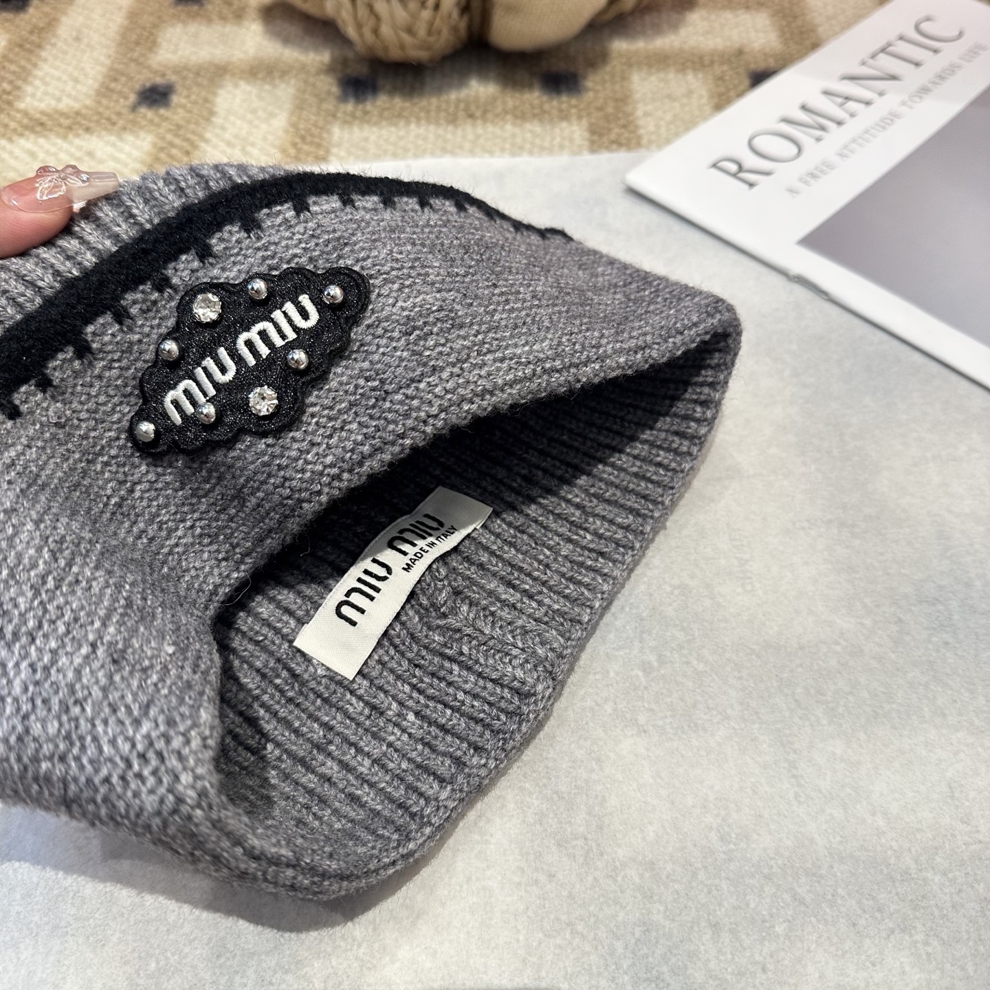 miumiu缪缪🐰秋冬毛线帽这种高级简直质感从头开始了！巨推荐大家这顶不管什么类型的衣服都好配💖休闲和甜