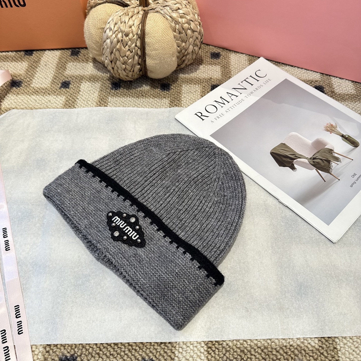 miumiu缪缪🐰秋冬毛线帽这种高级简直质感从头开始了！巨推荐大家这顶不管什么类型的衣服都好配💖休闲和甜