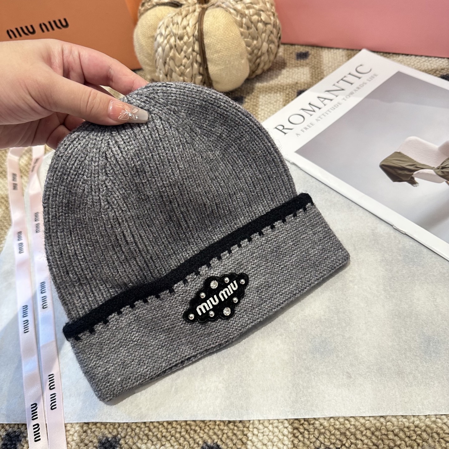 miumiu缪缪🐰秋冬毛线帽这种高级简直质感从头开始了！巨推荐大家这顶不管什么类型的衣服都好配💖休闲和甜