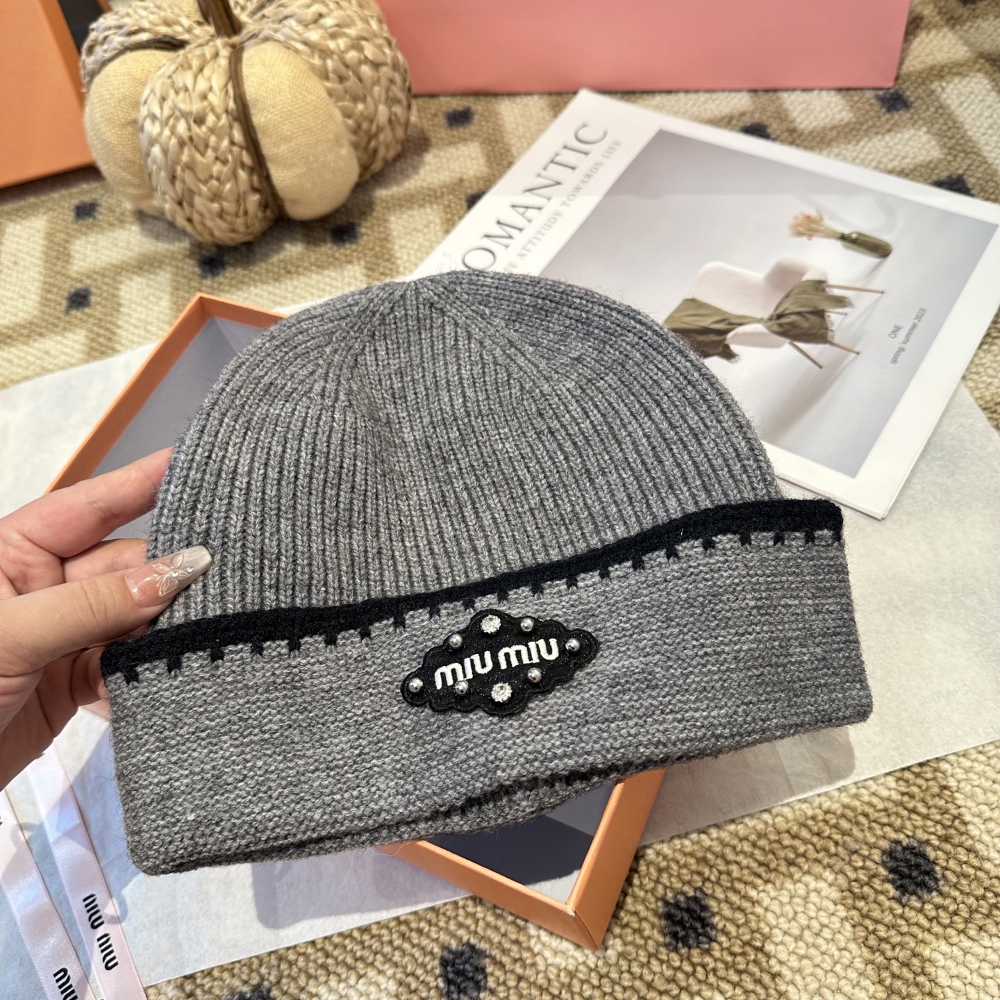 miumiu缪缪🐰秋冬毛线帽这种高级简直质感从头开始了！巨推荐大家这顶不管什么类型的衣服都好配💖休闲和甜