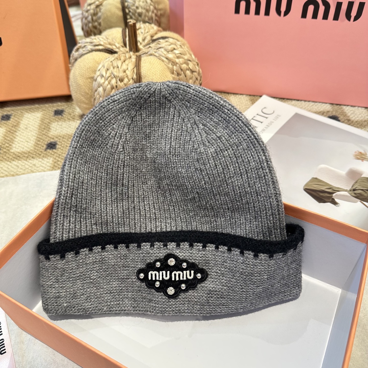 miumiu缪缪🐰秋冬毛线帽这种高级简直质感从头开始了！巨推荐大家这顶不管什么类型的衣服都好配💖休闲和甜