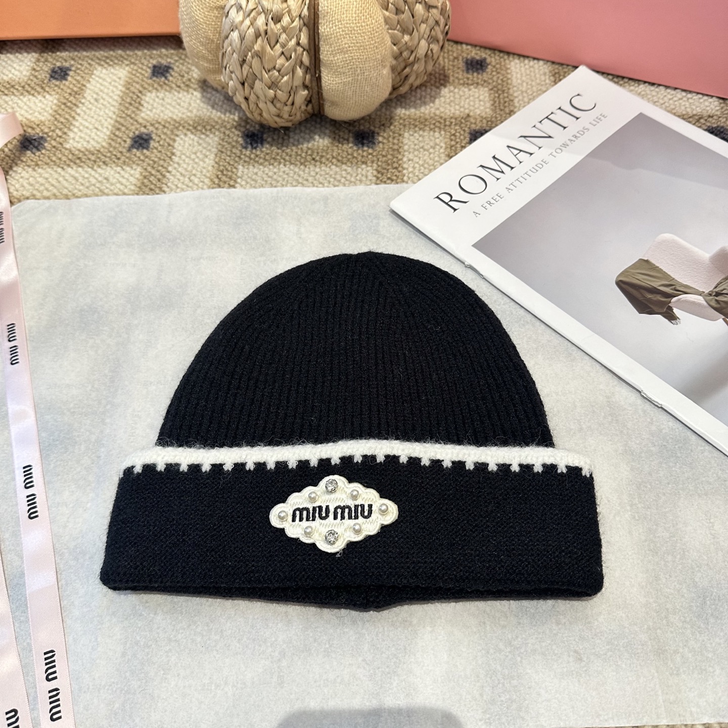 miumiu缪缪🐰秋冬毛线帽这种高级简直质感从头开始了！巨推荐大家这顶不管什么类型的衣服都好配💖休闲和甜