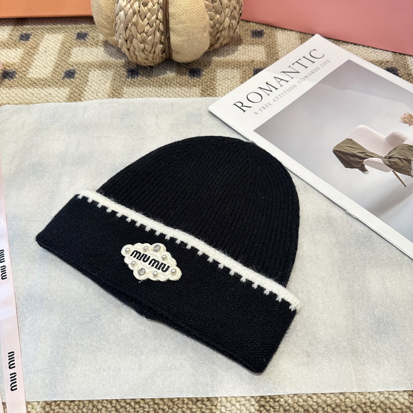 miumiu缪缪🐰秋冬毛线帽这种高级简直质感从头开始了！巨推荐大家这顶不管什么类型的衣服都好配💖休闲和甜
