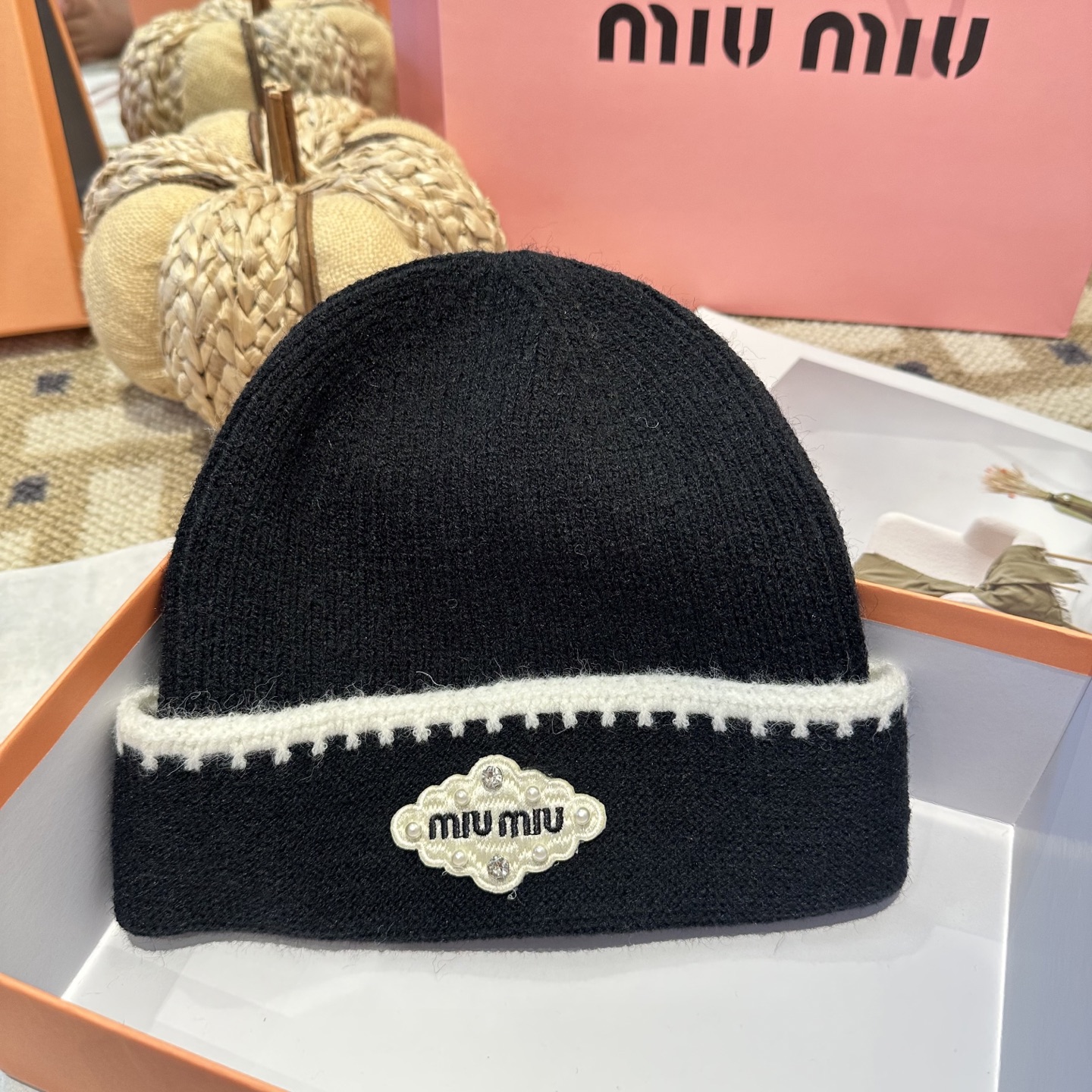 miumiu缪缪🐰秋冬毛线帽这种高级简直质感从头开始了！巨推荐大家这顶不管什么类型的衣服都好配💖休闲和甜