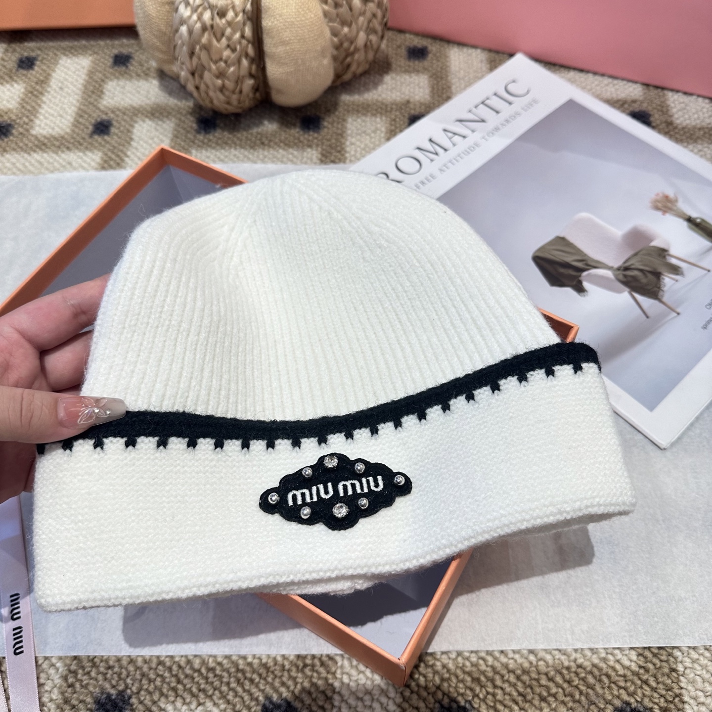 miumiu缪缪🐰秋冬毛线帽这种高级简直质感从头开始了！巨推荐大家这顶不管什么类型的衣服都好配💖休闲和甜