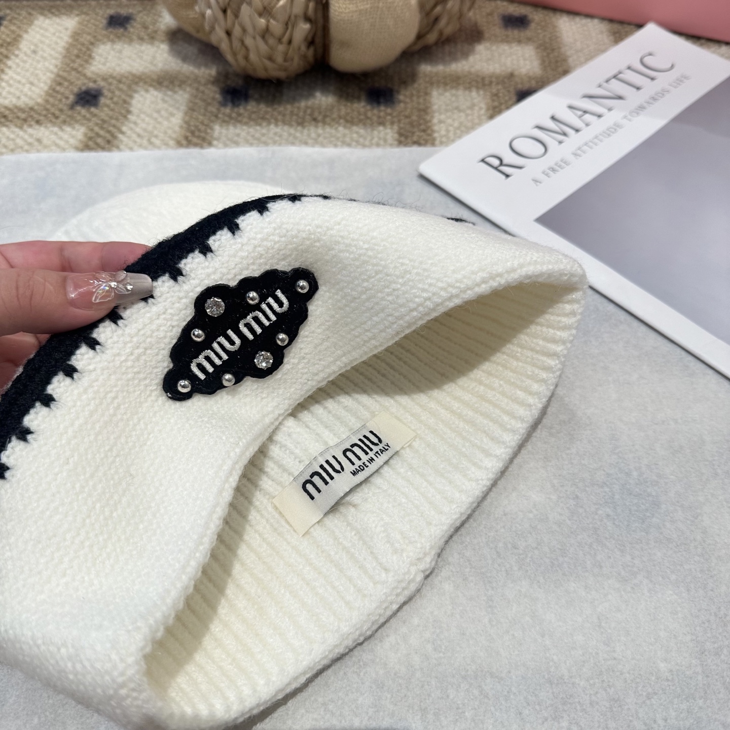 miumiu缪缪🐰秋冬毛线帽这种高级简直质感从头开始了！巨推荐大家这顶不管什么类型的衣服都好配💖休闲和甜