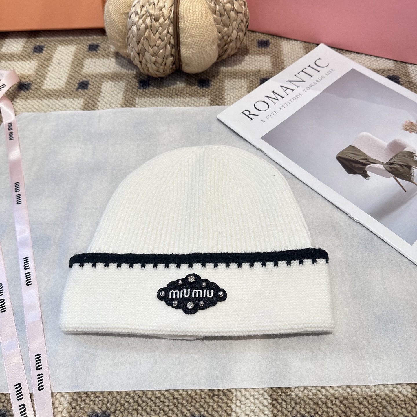 miumiu缪缪🐰秋冬毛线帽这种高级简直质感从头开始了！巨推荐大家这顶不管什么类型的衣服都好配💖休闲和甜