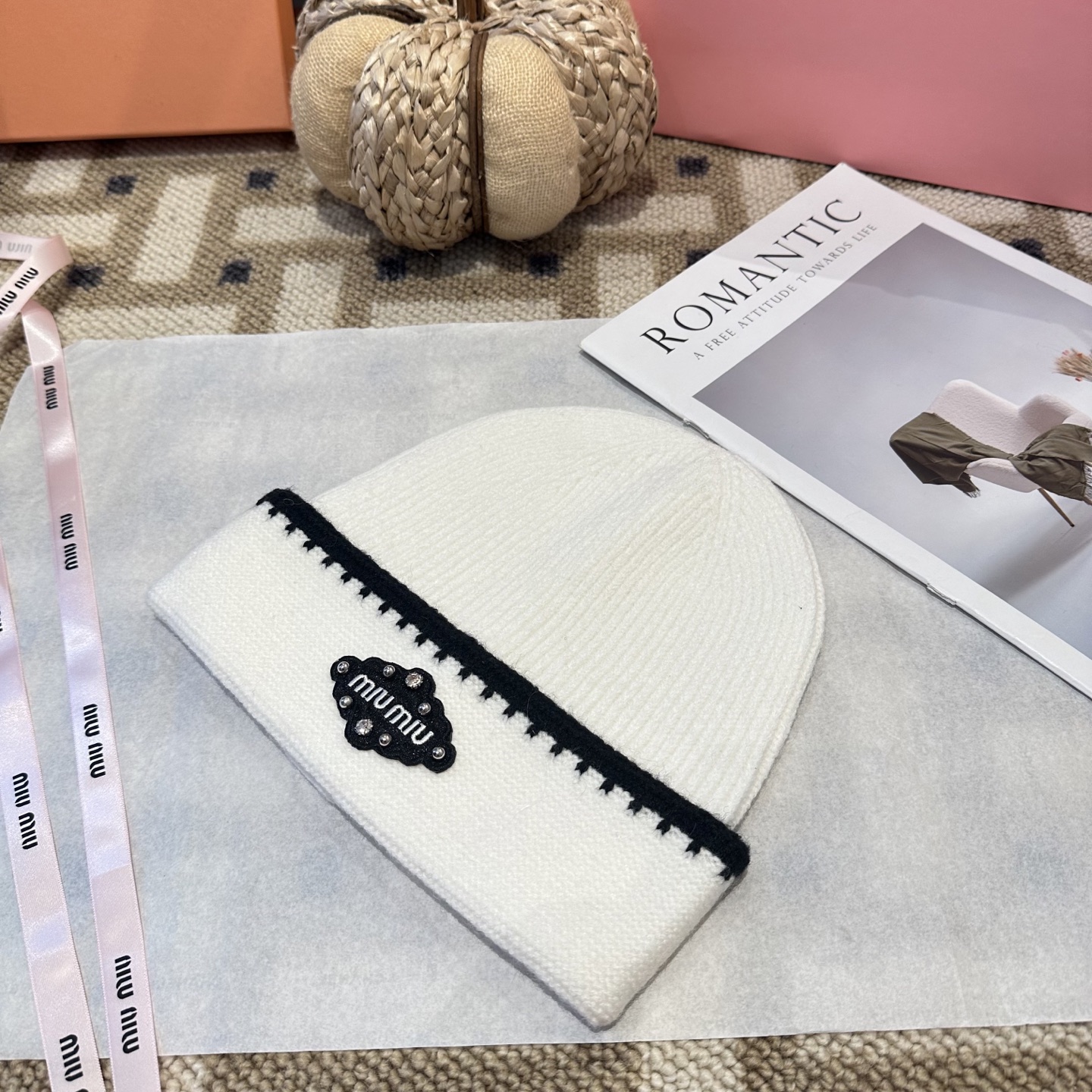 miumiu缪缪🐰秋冬毛线帽这种高级简直质感从头开始了！巨推荐大家这顶不管什么类型的衣服都好配💖休闲和甜