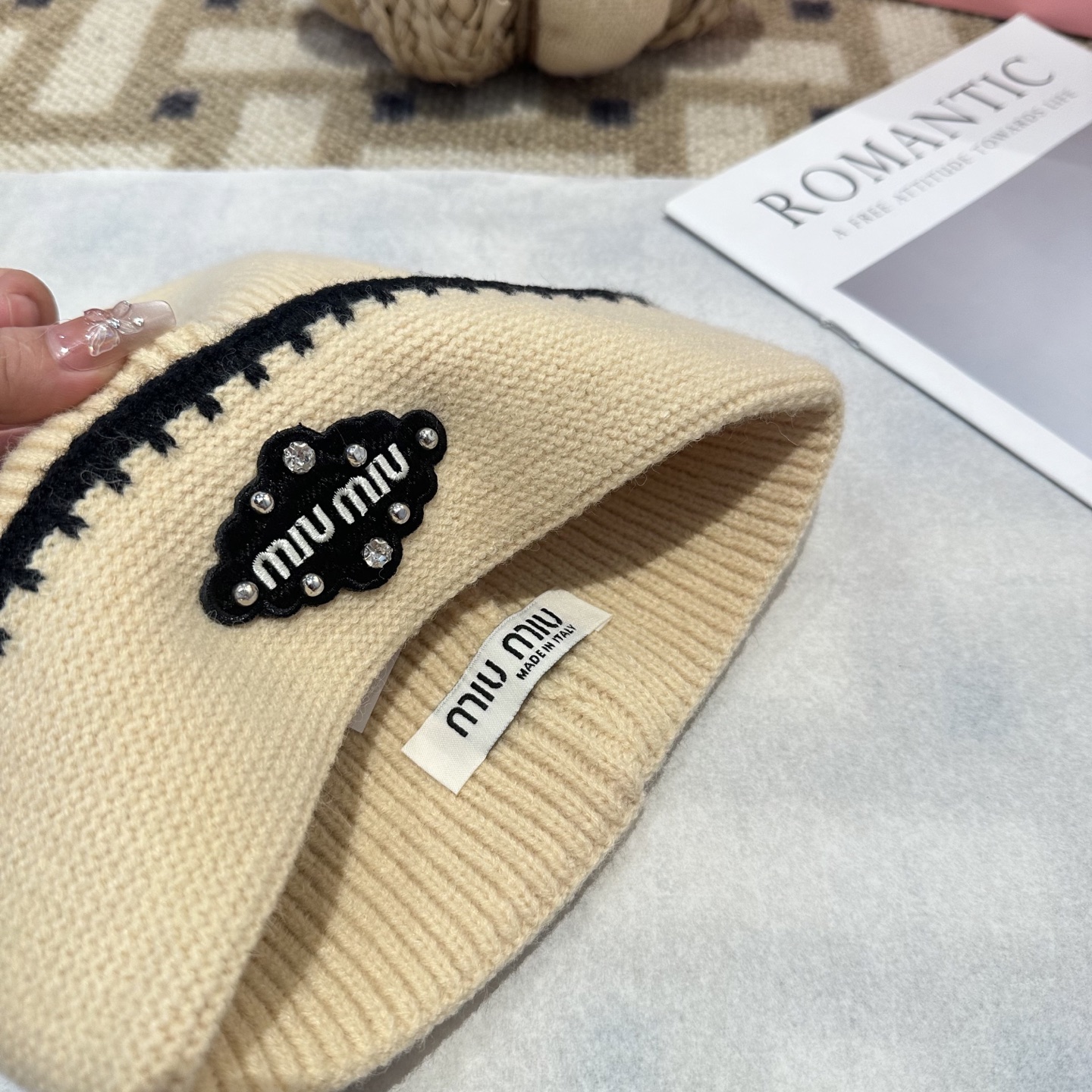 miumiu缪缪🐰秋冬毛线帽这种高级简直质感从头开始了！巨推荐大家这顶不管什么类型的衣服都好配💖休闲和甜