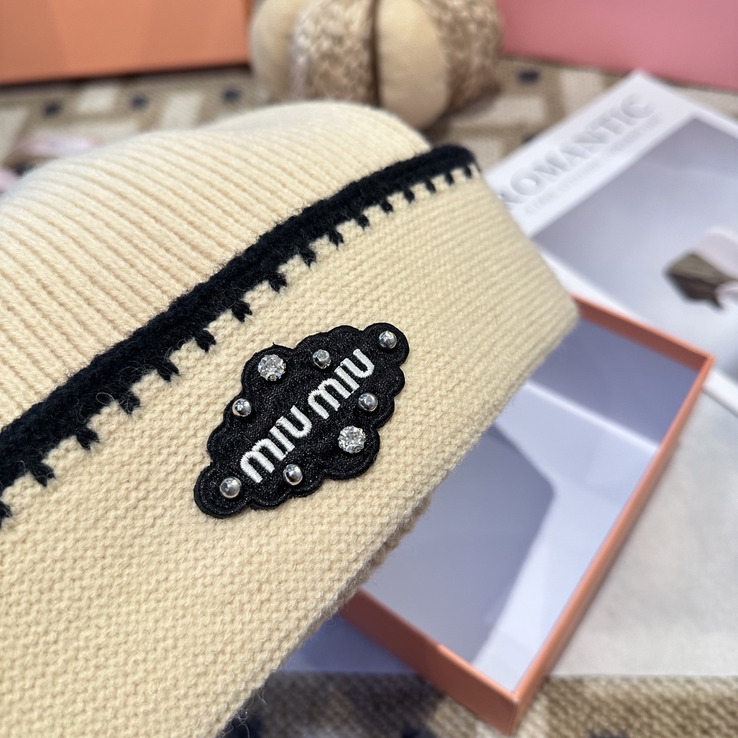 miumiu缪缪🐰秋冬毛线帽这种高级简直质感从头开始了！巨推荐大家这顶不管什么类型的衣服都好配💖休闲和甜