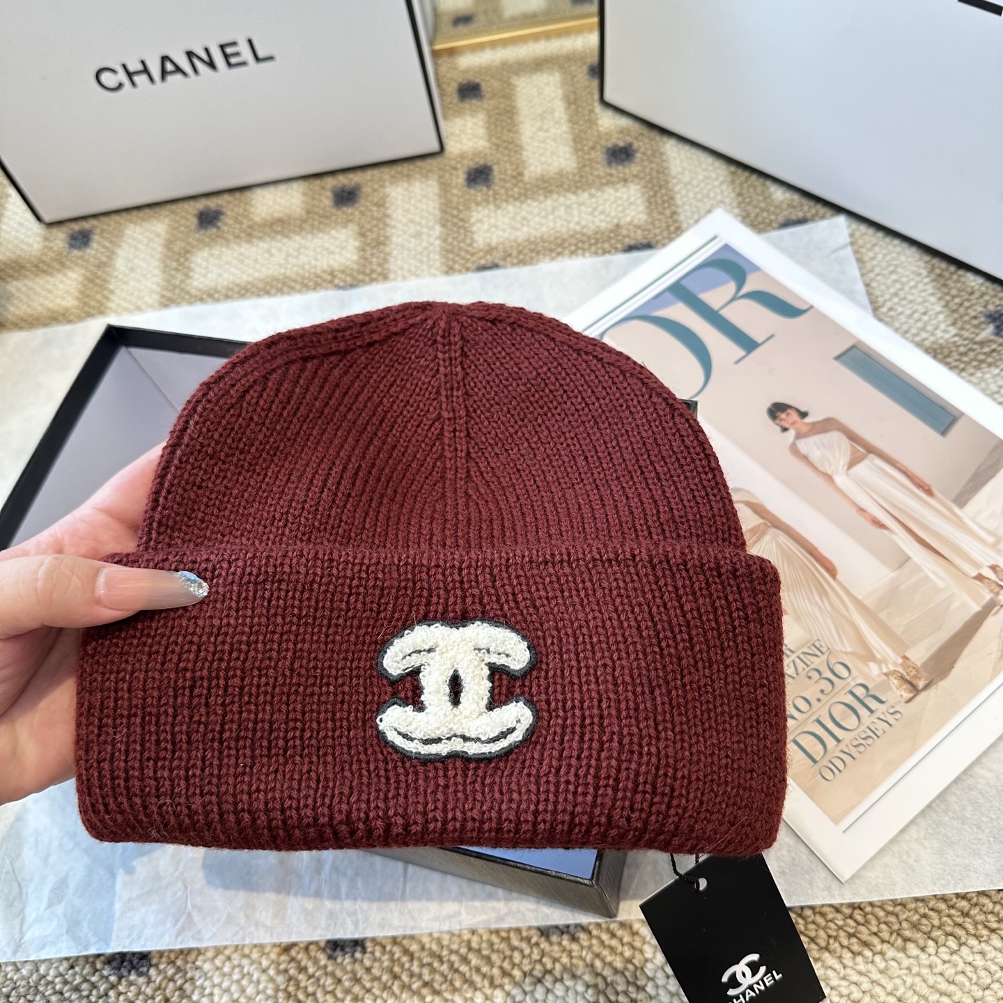 Chanel官网品质香奈儿秋冬网红时尚博主推荐款毛线帽，小红书爆款，手感超柔软舒适的针织线帽，弹性极佳！