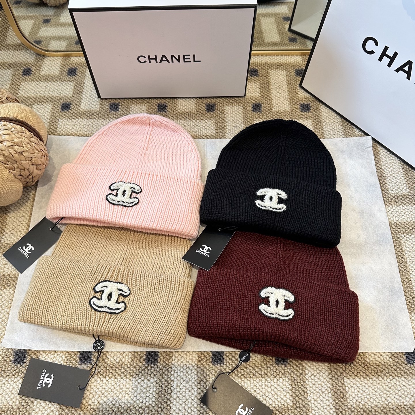 Chanel官网品质香奈儿秋冬网红时尚博主推荐款毛线帽，小红书爆款，手感超柔软舒适的针织线帽，弹性极佳！