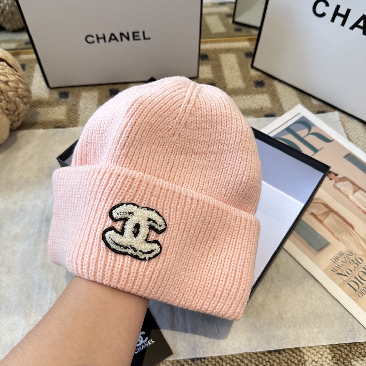 Chanel官网品质香奈儿秋冬网红时尚博主推荐款毛线帽，小红书爆款，手感超柔软舒适的针织线帽，弹性极佳！