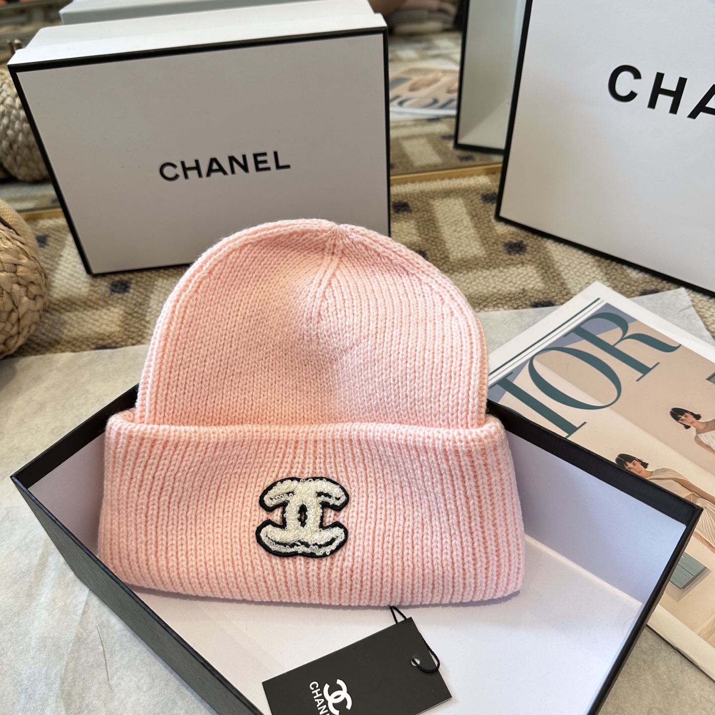 Chanel官网品质香奈儿秋冬网红时尚博主推荐款毛线帽，小红书爆款，手感超柔软舒适的针织线帽，弹性极佳！