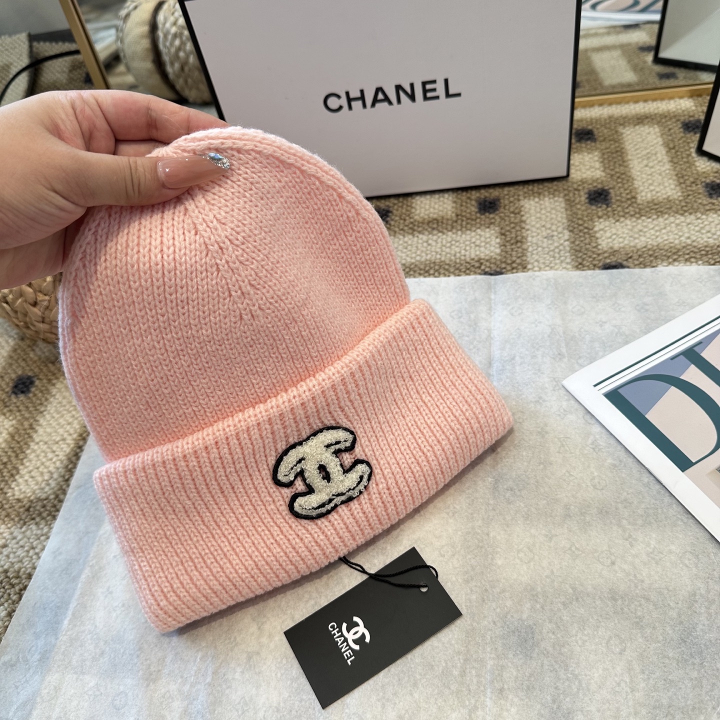 Chanel官网品质香奈儿秋冬网红时尚博主推荐款毛线帽，小红书爆款，手感超柔软舒适的针织线帽，弹性极佳！