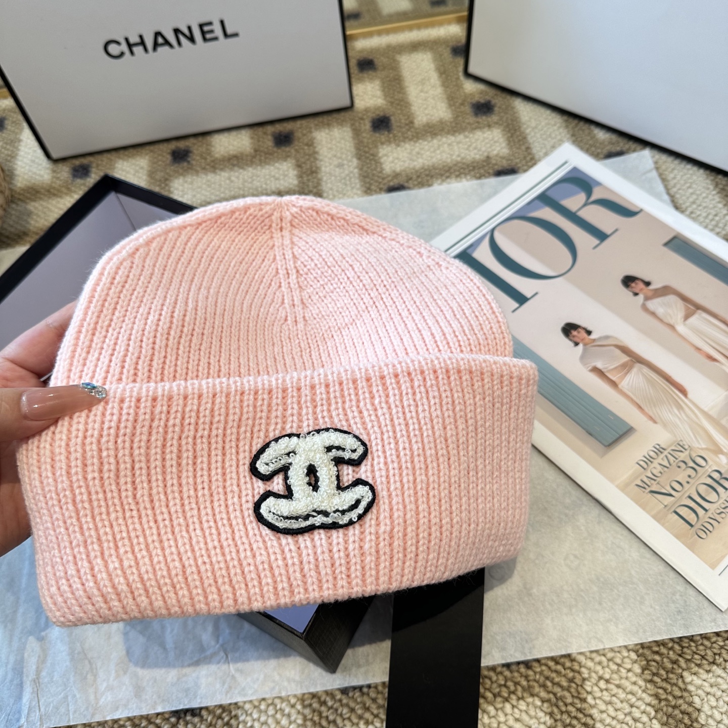 Chanel官网品质香奈儿秋冬网红时尚博主推荐款毛线帽，小红书爆款，手感超柔软舒适的针织线帽，弹性极佳！