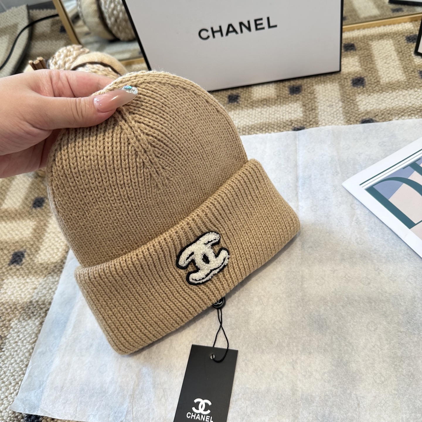 Chanel官网品质香奈儿秋冬网红时尚博主推荐款毛线帽，小红书爆款，手感超柔软舒适的针织线帽，弹性极佳！