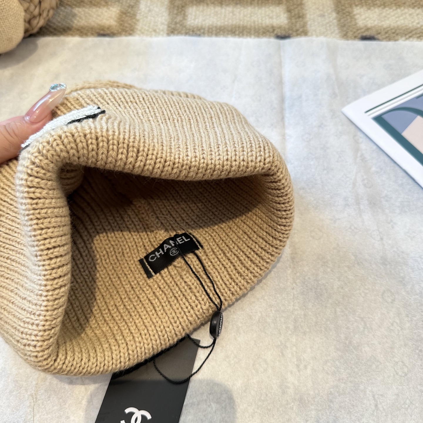 Chanel官网品质香奈儿秋冬网红时尚博主推荐款毛线帽，小红书爆款，手感超柔软舒适的针织线帽，弹性极佳！