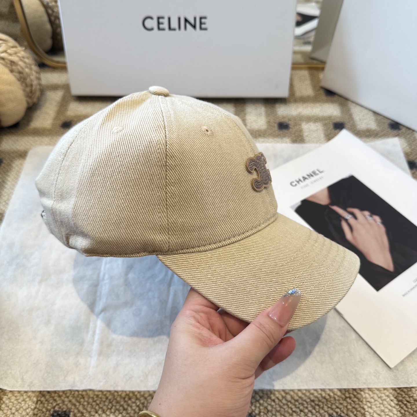 爆款CELINE（赛琳）简约明星同款最新棒球帽，时尚潮流，高端做工！每一个帽子都是用心之作！非一般的品质