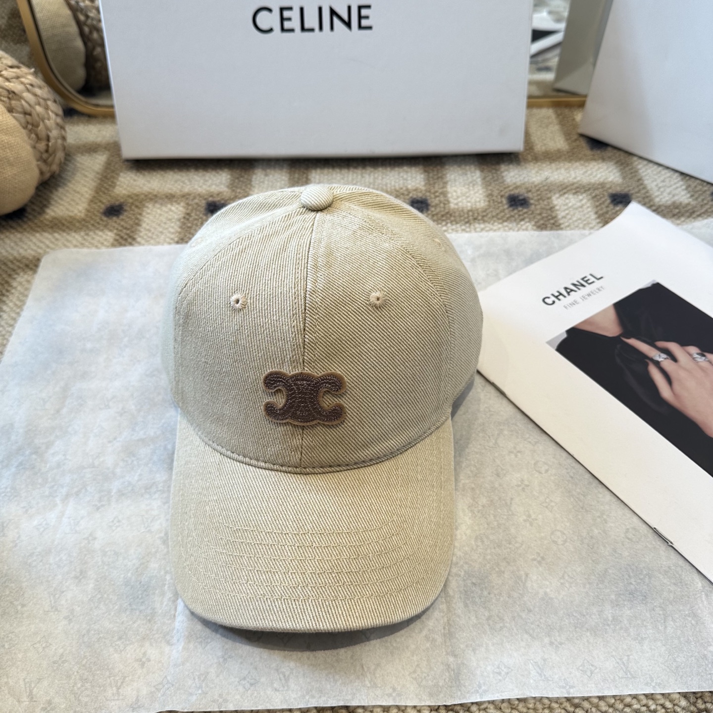 爆款CELINE（赛琳）简约明星同款最新棒球帽，时尚潮流，高端做工！每一个帽子都是用心之作！非一般的品质