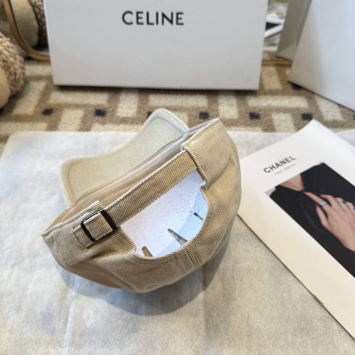 爆款CELINE（赛琳）简约明星同款最新棒球帽，时尚潮流，高端做工！每一个帽子都是用心之作！非一般的品质