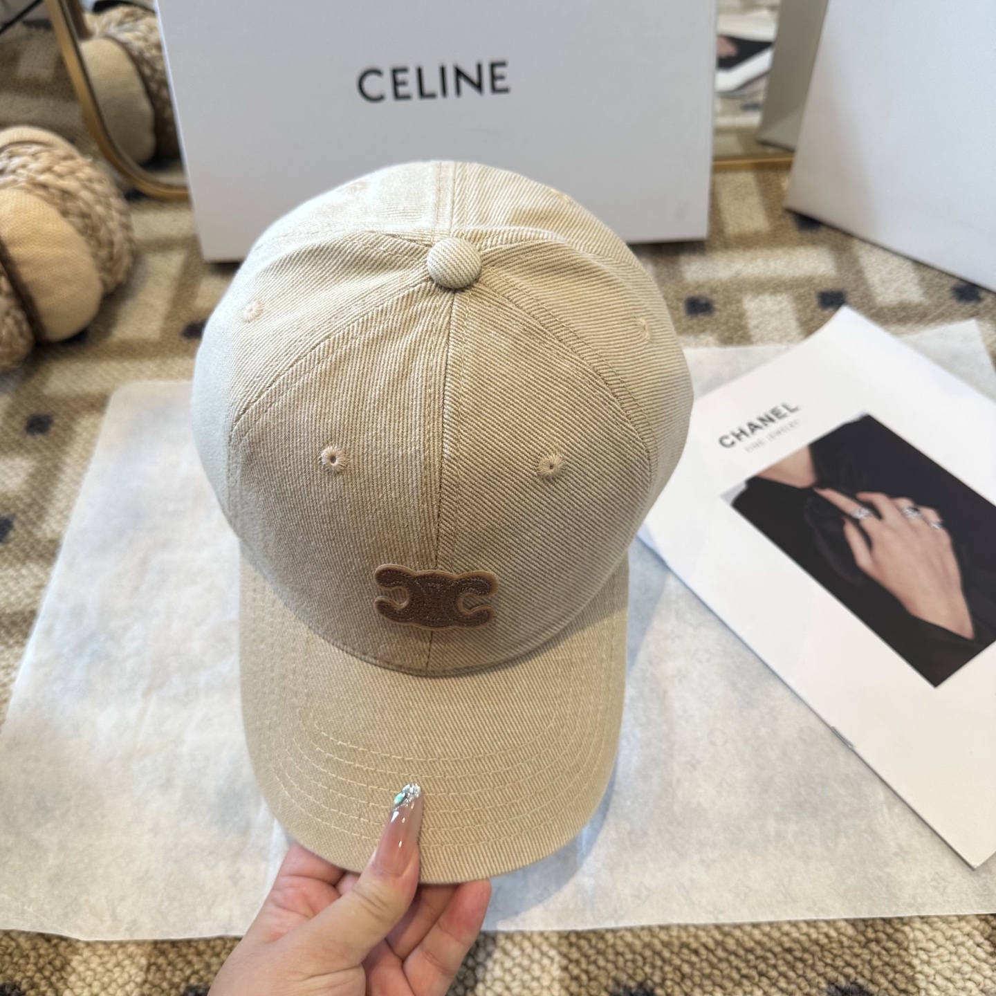 爆款CELINE（赛琳）简约明星同款最新棒球帽，时尚潮流，高端做工！每一个帽子都是用心之作！非一般的品质