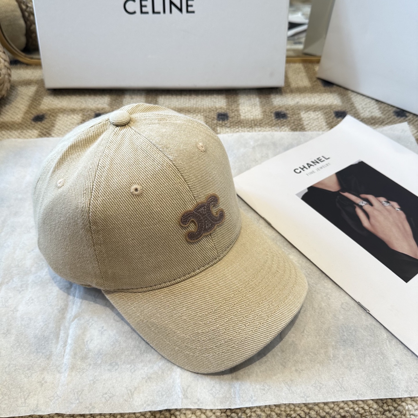 爆款CELINE（赛琳）简约明星同款最新棒球帽，时尚潮流，高端做工！每一个帽子都是用心之作！非一般的品质
