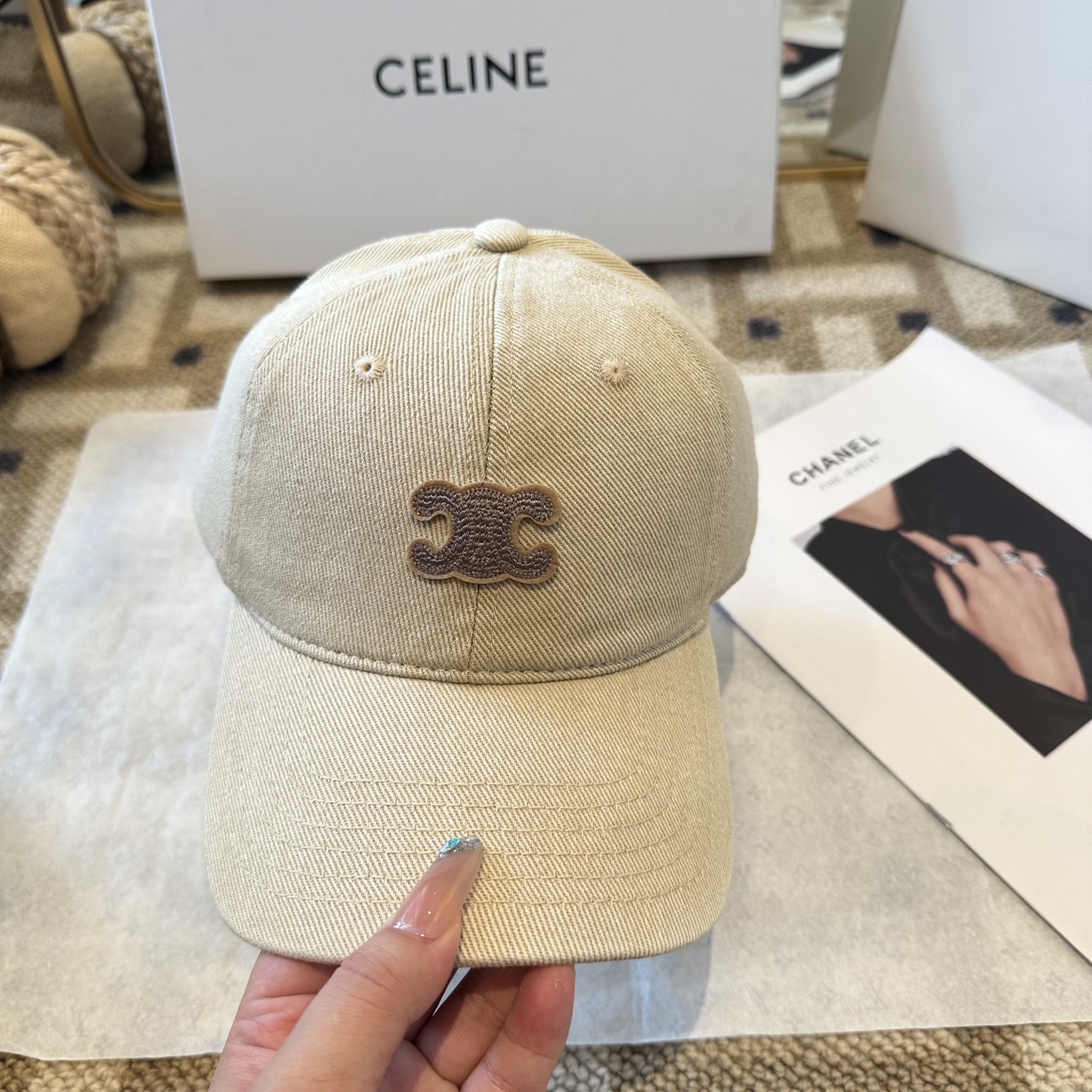 爆款CELINE（赛琳）简约明星同款最新棒球帽，时尚潮流，高端做工！每一个帽子都是用心之作！非一般的品质