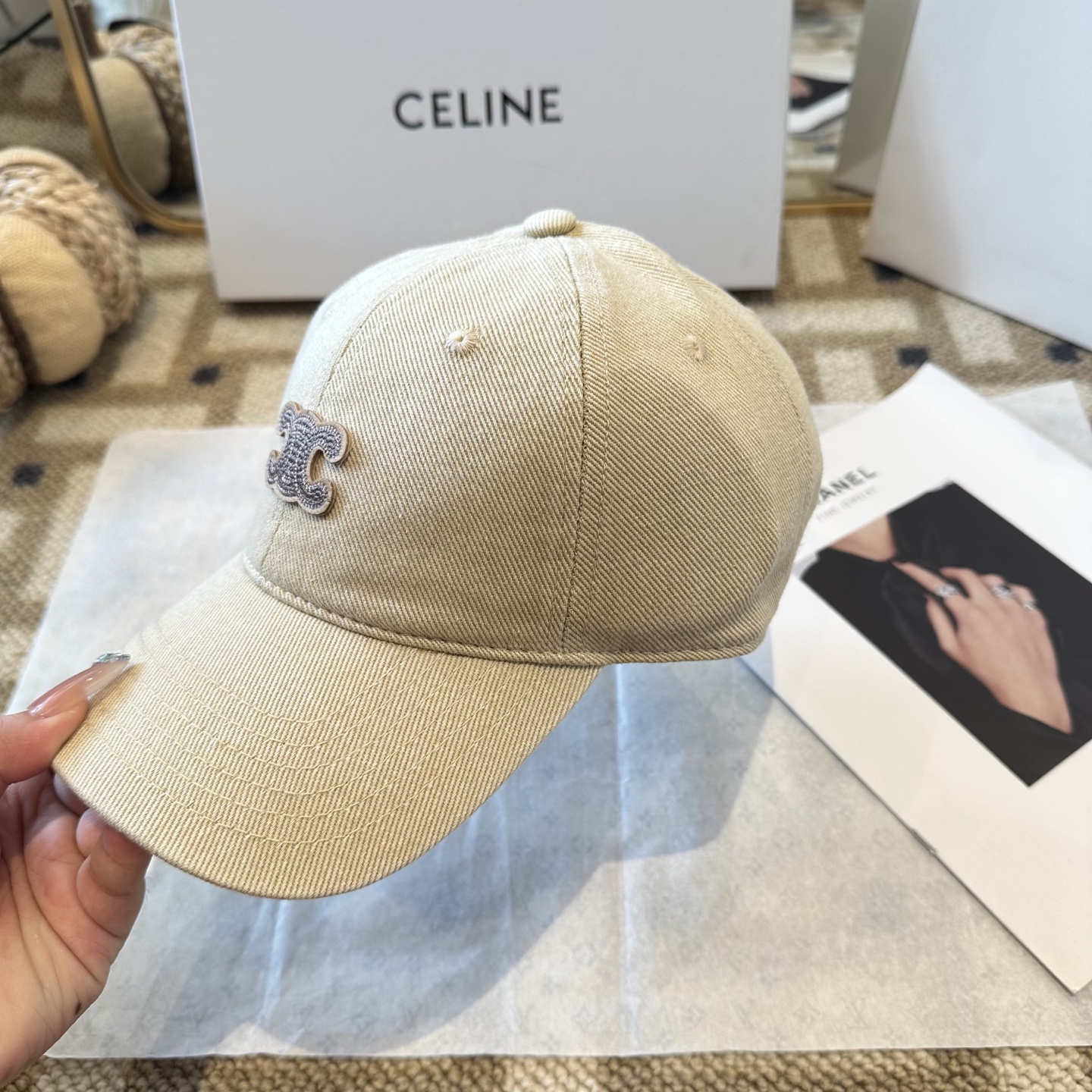 爆款CELINE（赛琳）简约明星同款最新棒球帽，时尚潮流，高端做工！每一个帽子都是用心之作！非一般的品质