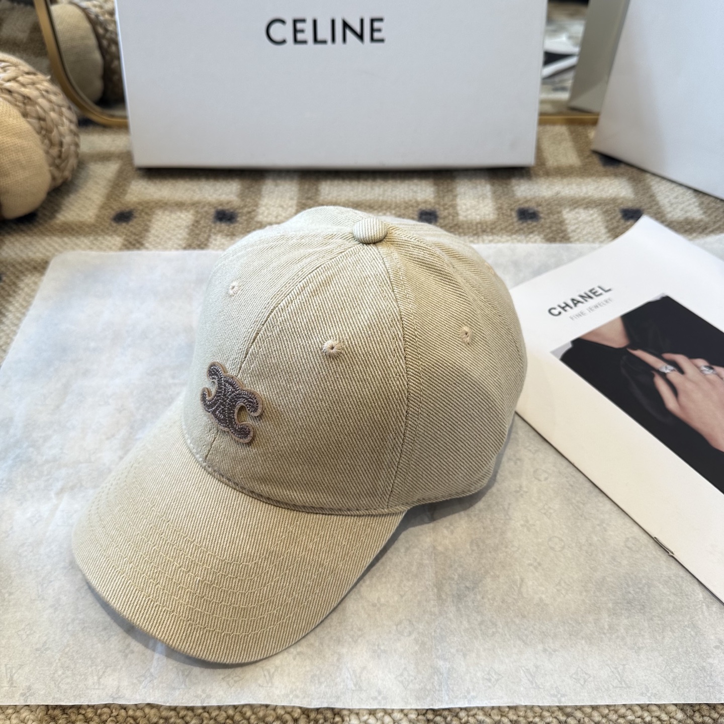 爆款CELINE（赛琳）简约明星同款最新棒球帽，时尚潮流，高端做工！每一个帽子都是用心之作！非一般的品质