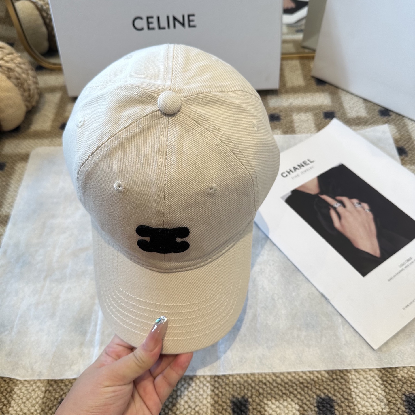爆款CELINE（赛琳）简约明星同款最新棒球帽，时尚潮流，高端做工！每一个帽子都是用心之作！非一般的品质