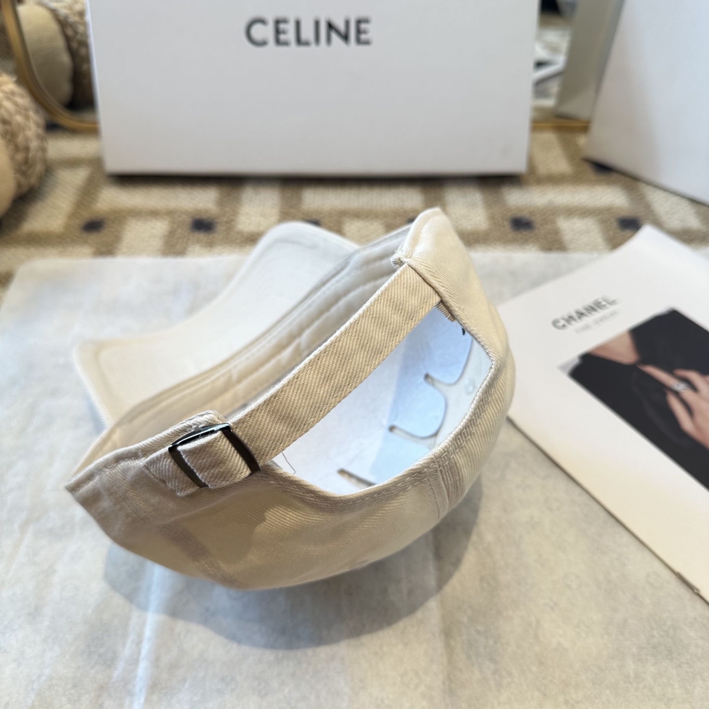 爆款CELINE（赛琳）简约明星同款最新棒球帽，时尚潮流，高端做工！每一个帽子都是用心之作！非一般的品质