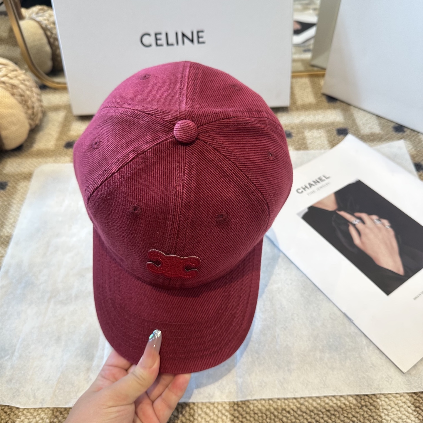 爆款CELINE（赛琳）简约明星同款最新棒球帽，时尚潮流，高端做工！每一个帽子都是用心之作！非一般的品质