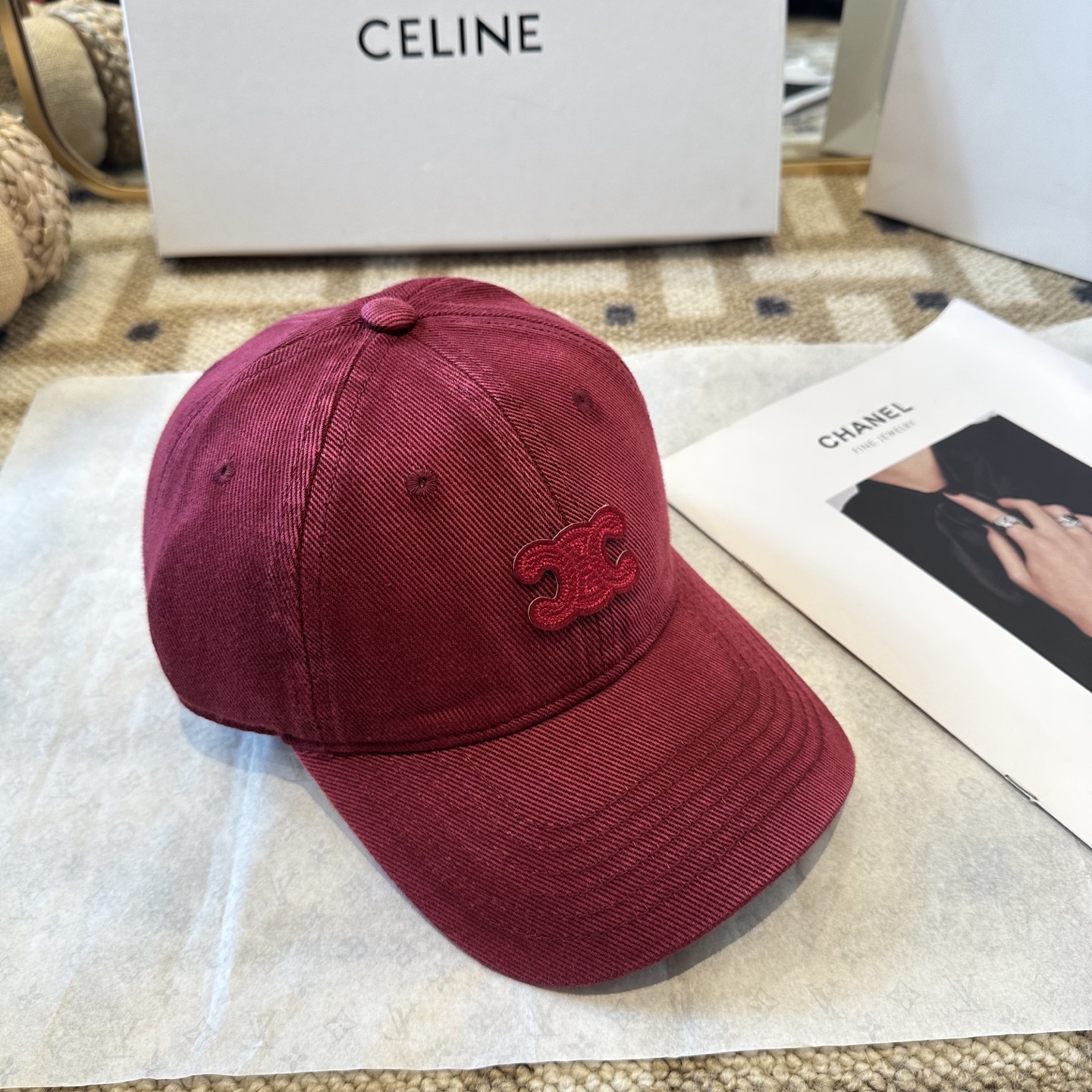 爆款CELINE（赛琳）简约明星同款最新棒球帽，时尚潮流，高端做工！每一个帽子都是用心之作！非一般的品质