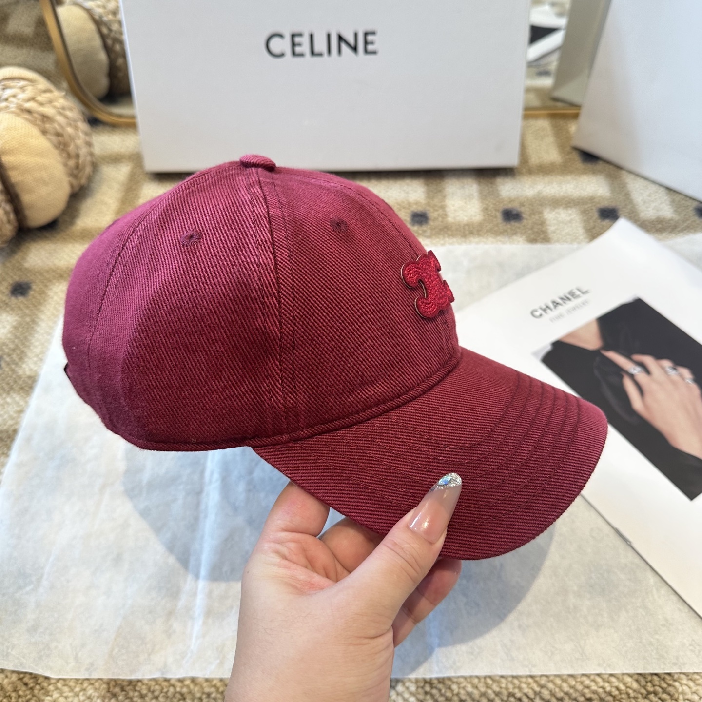 爆款CELINE（赛琳）简约明星同款最新棒球帽，时尚潮流，高端做工！每一个帽子都是用心之作！非一般的品质