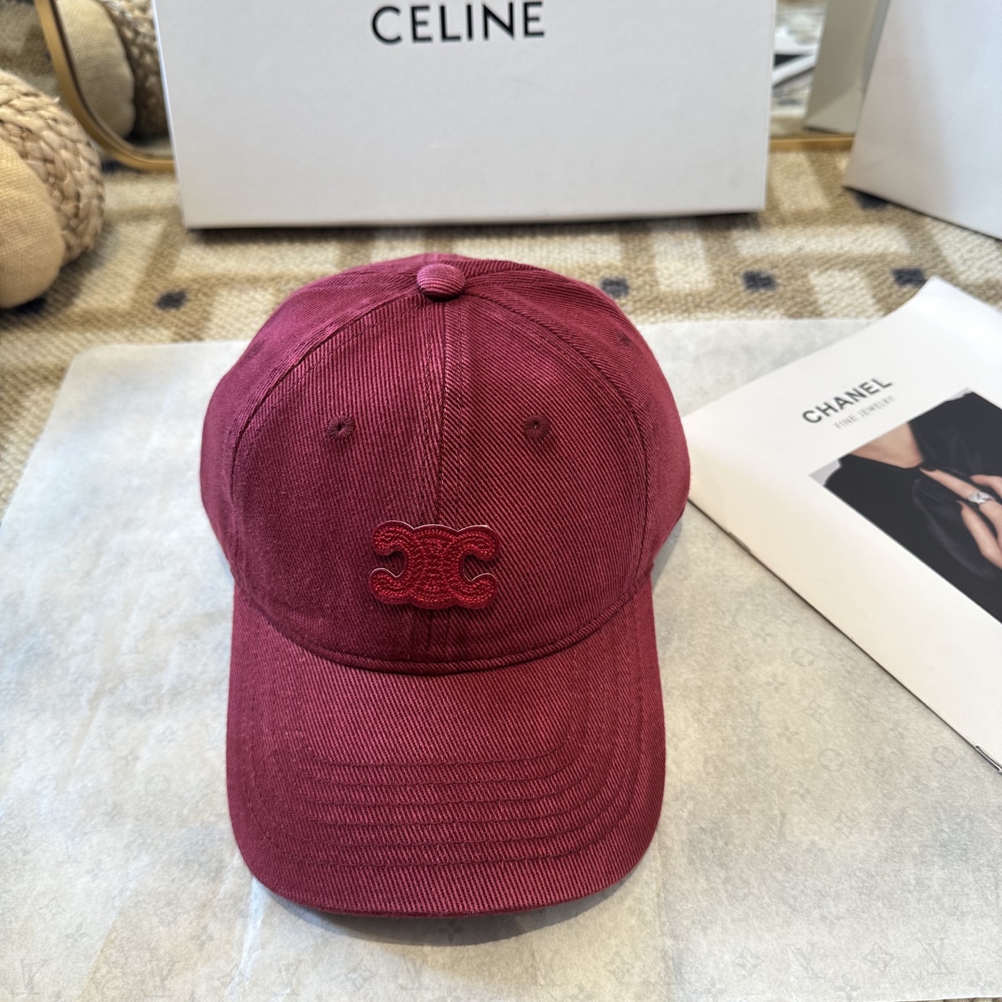 爆款CELINE（赛琳）简约明星同款最新棒球帽，时尚潮流，高端做工！每一个帽子都是用心之作！非一般的品质