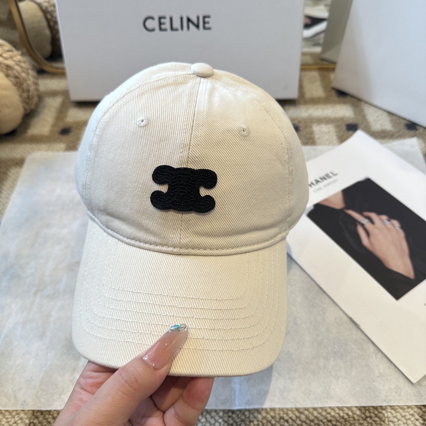 爆款CELINE（赛琳）简约明星同款最新棒球帽，时尚潮流，高端做工！每一个帽子都是用心之作！非一般的品质