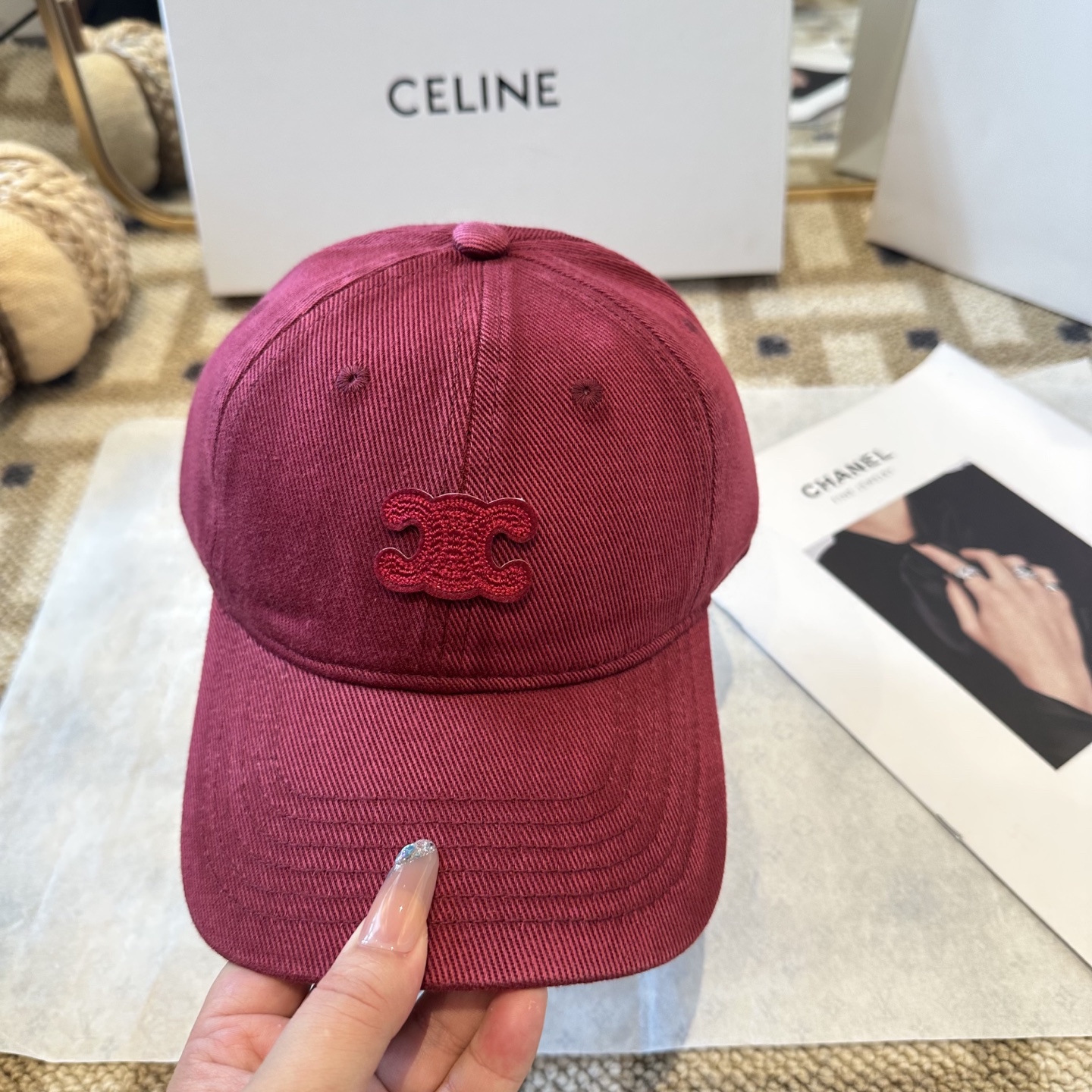 爆款CELINE（赛琳）简约明星同款最新棒球帽，时尚潮流，高端做工！每一个帽子都是用心之作！非一般的品质