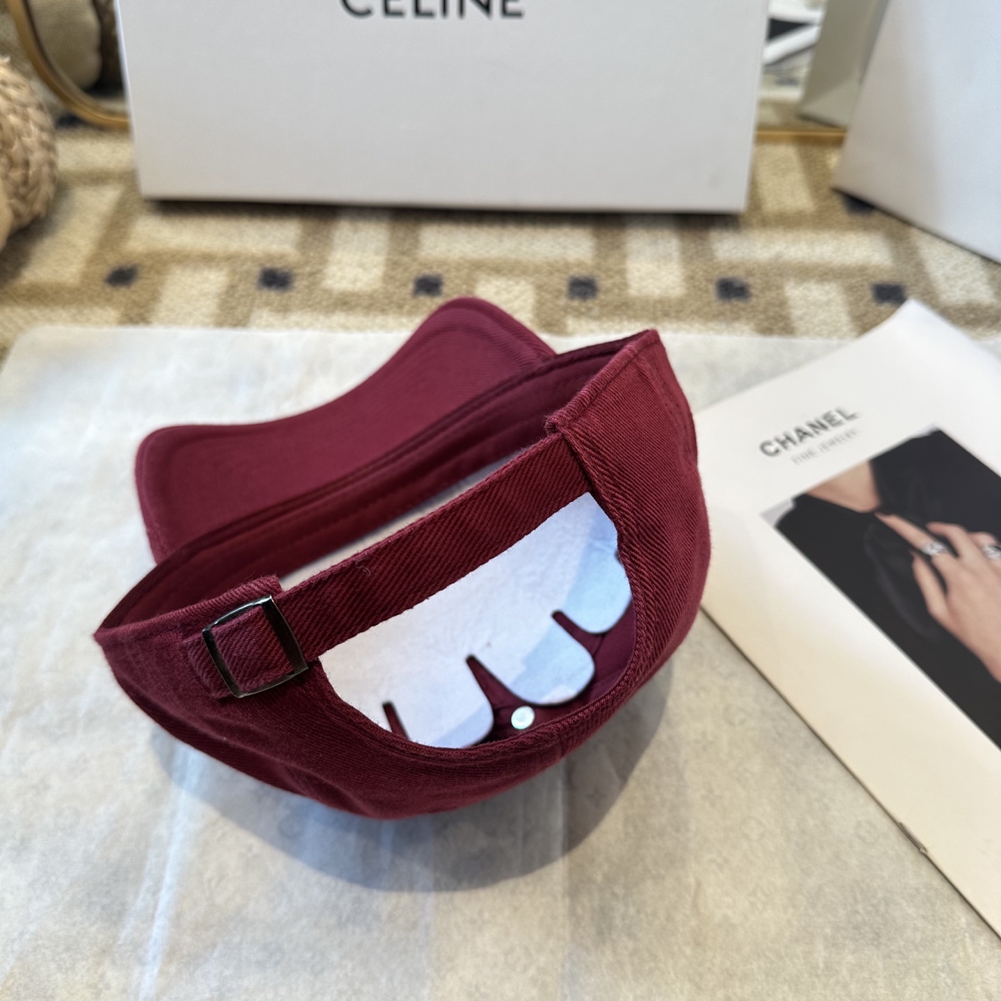 爆款CELINE（赛琳）简约明星同款最新棒球帽，时尚潮流，高端做工！每一个帽子都是用心之作！非一般的品质