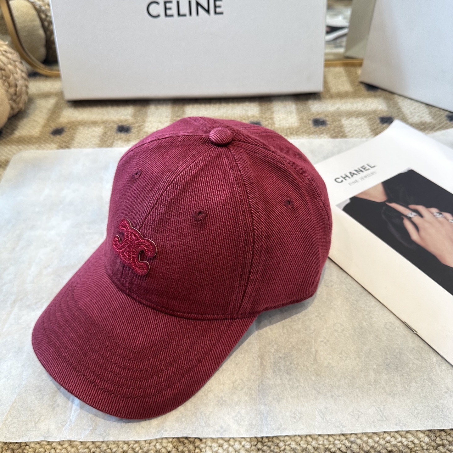 爆款CELINE（赛琳）简约明星同款最新棒球帽，时尚潮流，高端做工！每一个帽子都是用心之作！非一般的品质