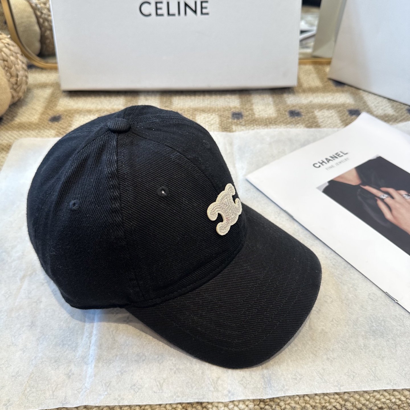 爆款CELINE（赛琳）简约明星同款最新棒球帽，时尚潮流，高端做工！每一个帽子都是用心之作！非一般的品质