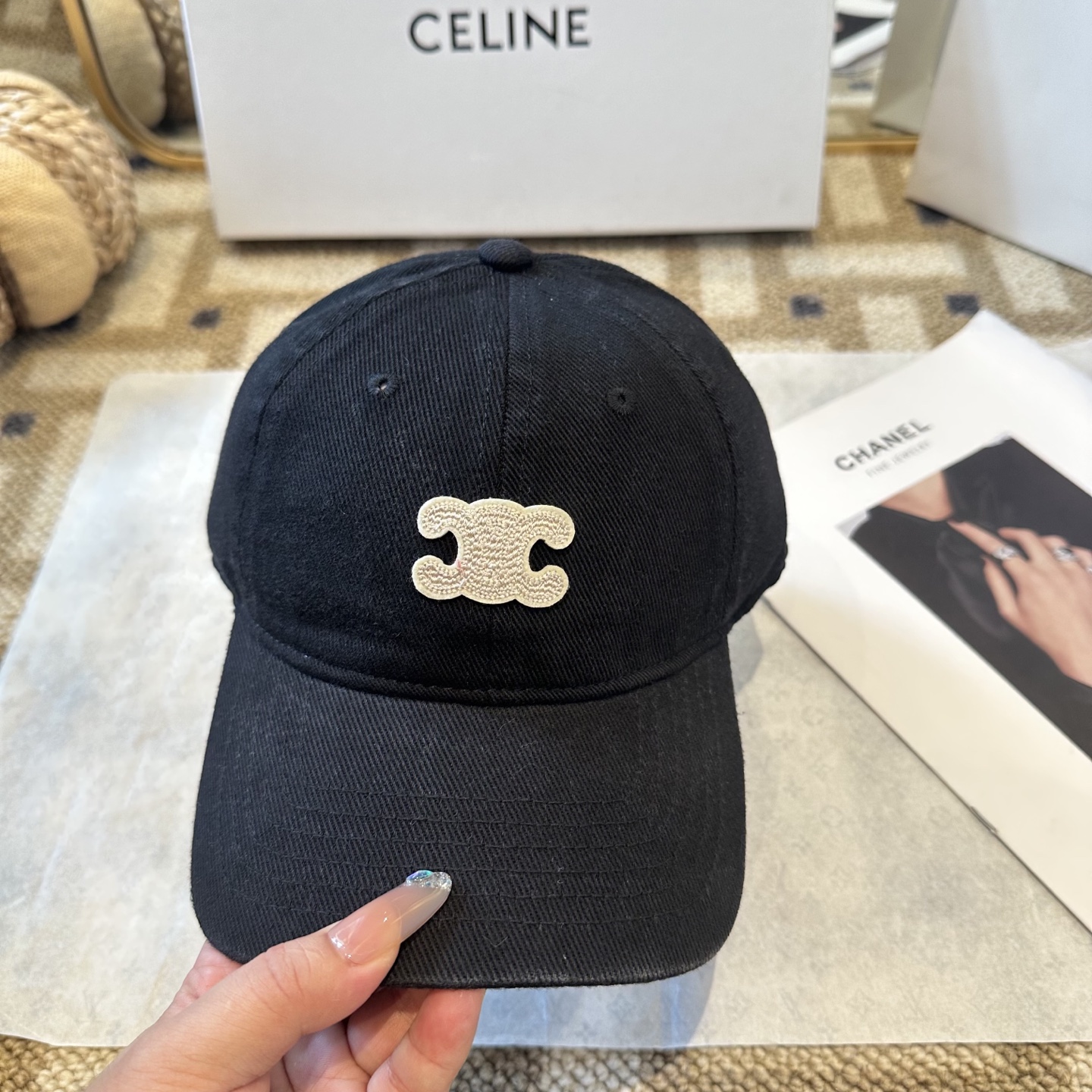 爆款CELINE（赛琳）简约明星同款最新棒球帽，时尚潮流，高端做工！每一个帽子都是用心之作！非一般的品质