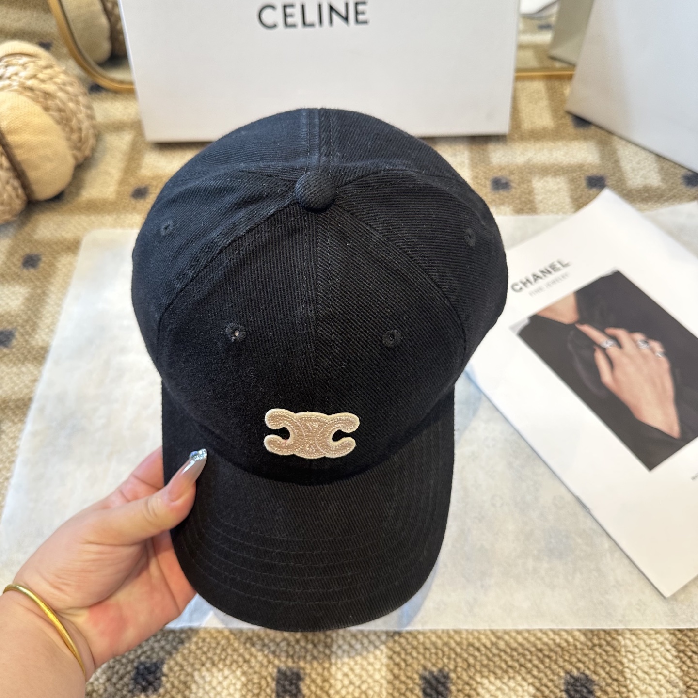 爆款CELINE（赛琳）简约明星同款最新棒球帽，时尚潮流，高端做工！每一个帽子都是用心之作！非一般的品质