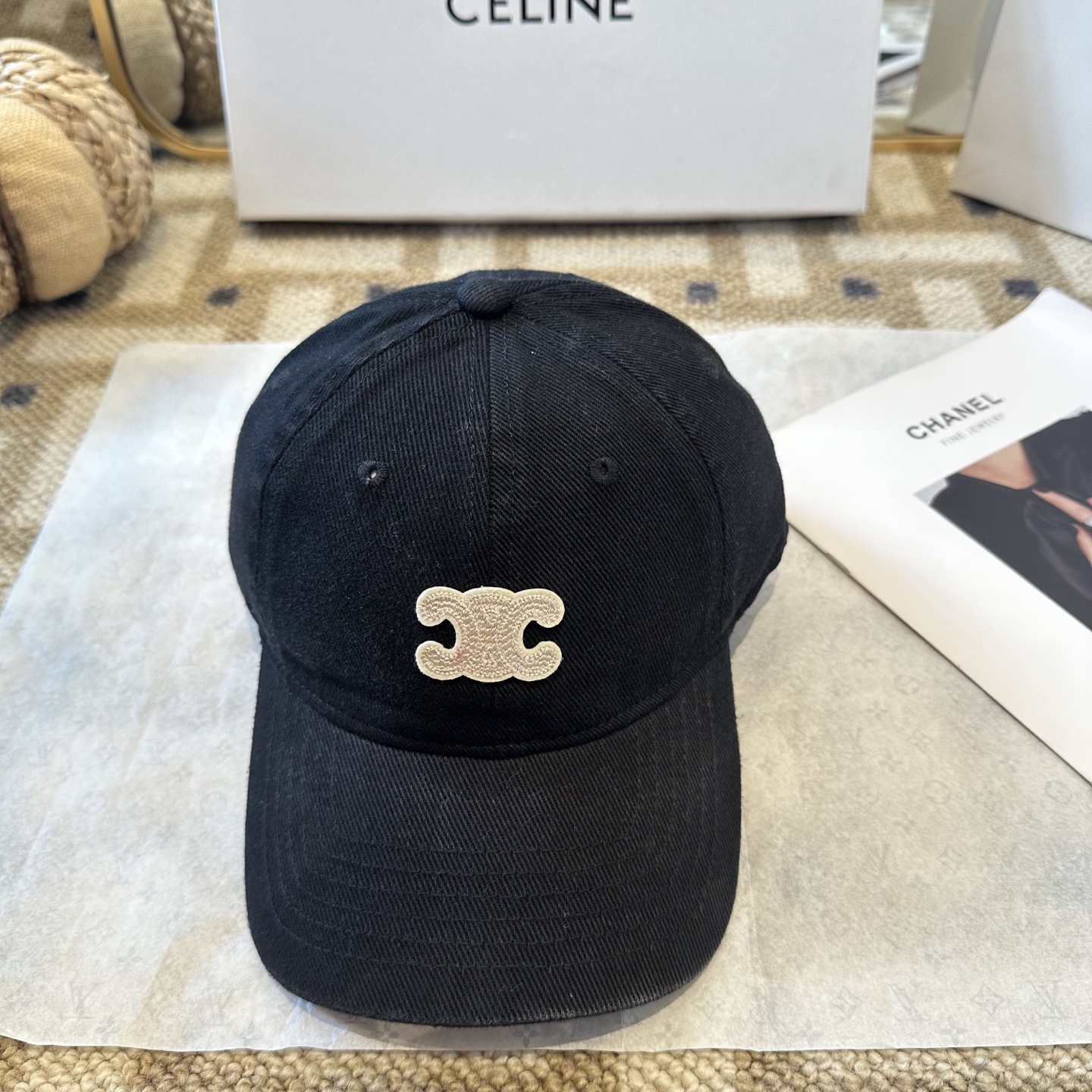 爆款CELINE（赛琳）简约明星同款最新棒球帽，时尚潮流，高端做工！每一个帽子都是用心之作！非一般的品质