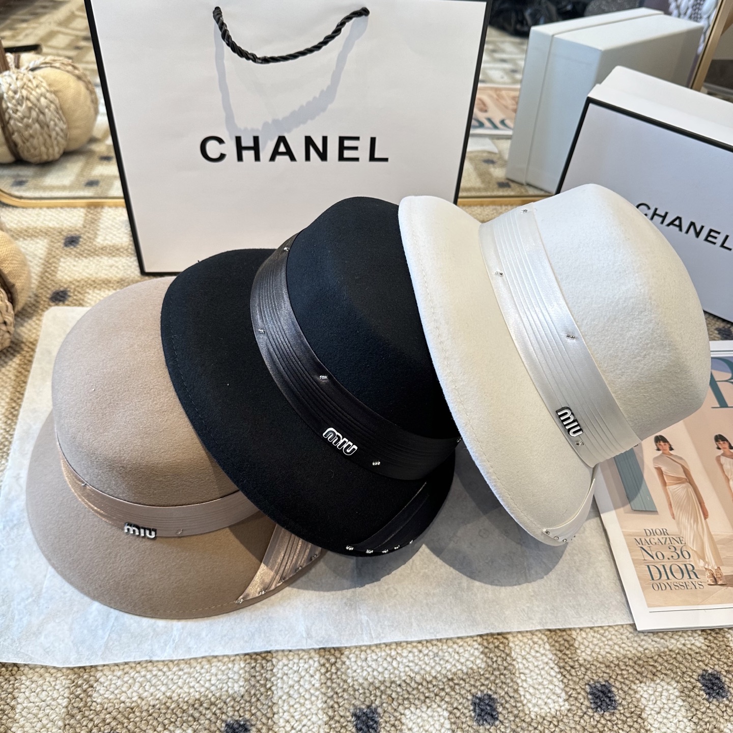 P110 🆕miumiu25秋冬新款 🔗法式复古羊毛礼帽 📸名媛范百搭拍照出片 📦黑色 白色 卡其色