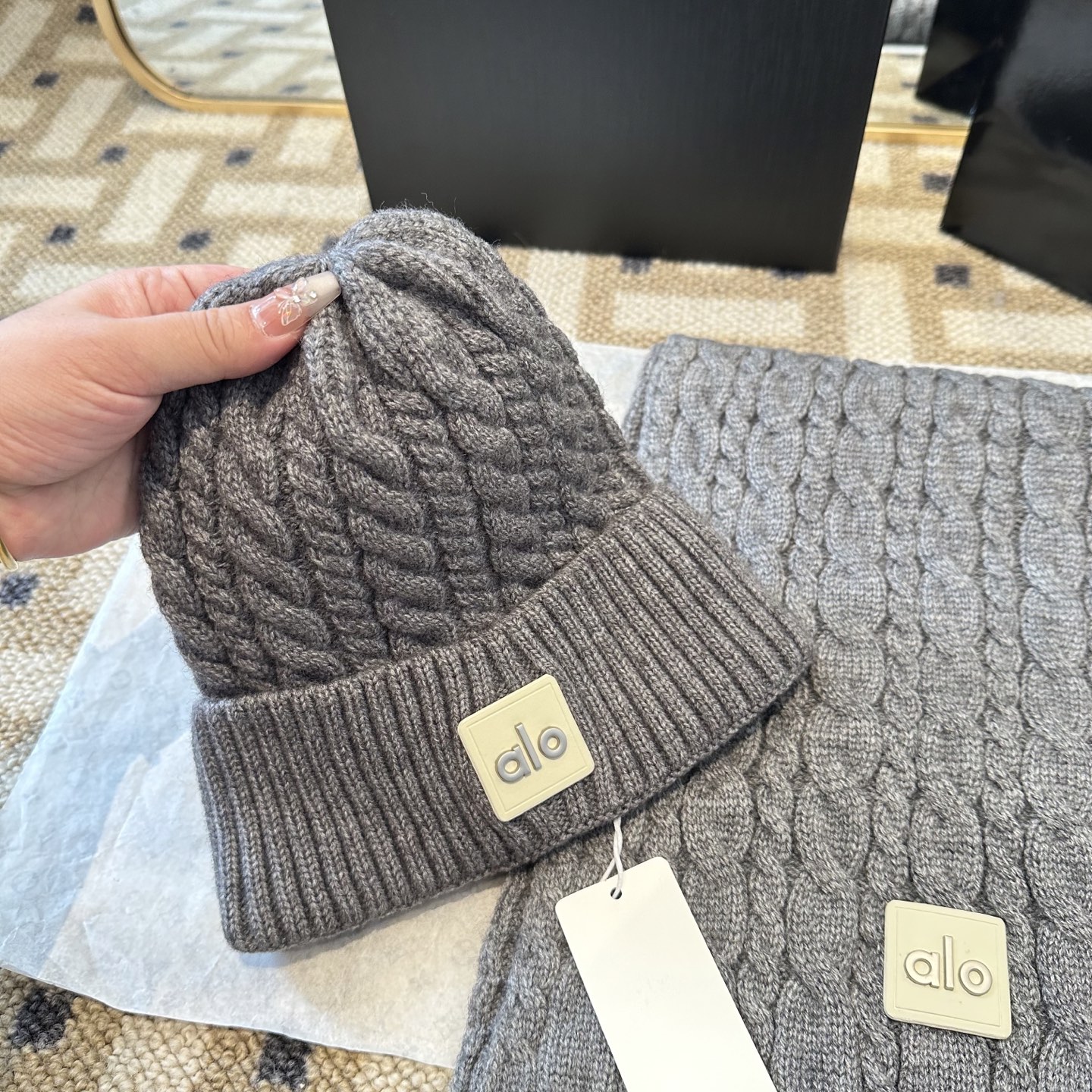 P125 alo 针织🧶套装
砖柜新款！一上架便火遍小红书~
全网首发 对色对版
首批货量充足 快快入手