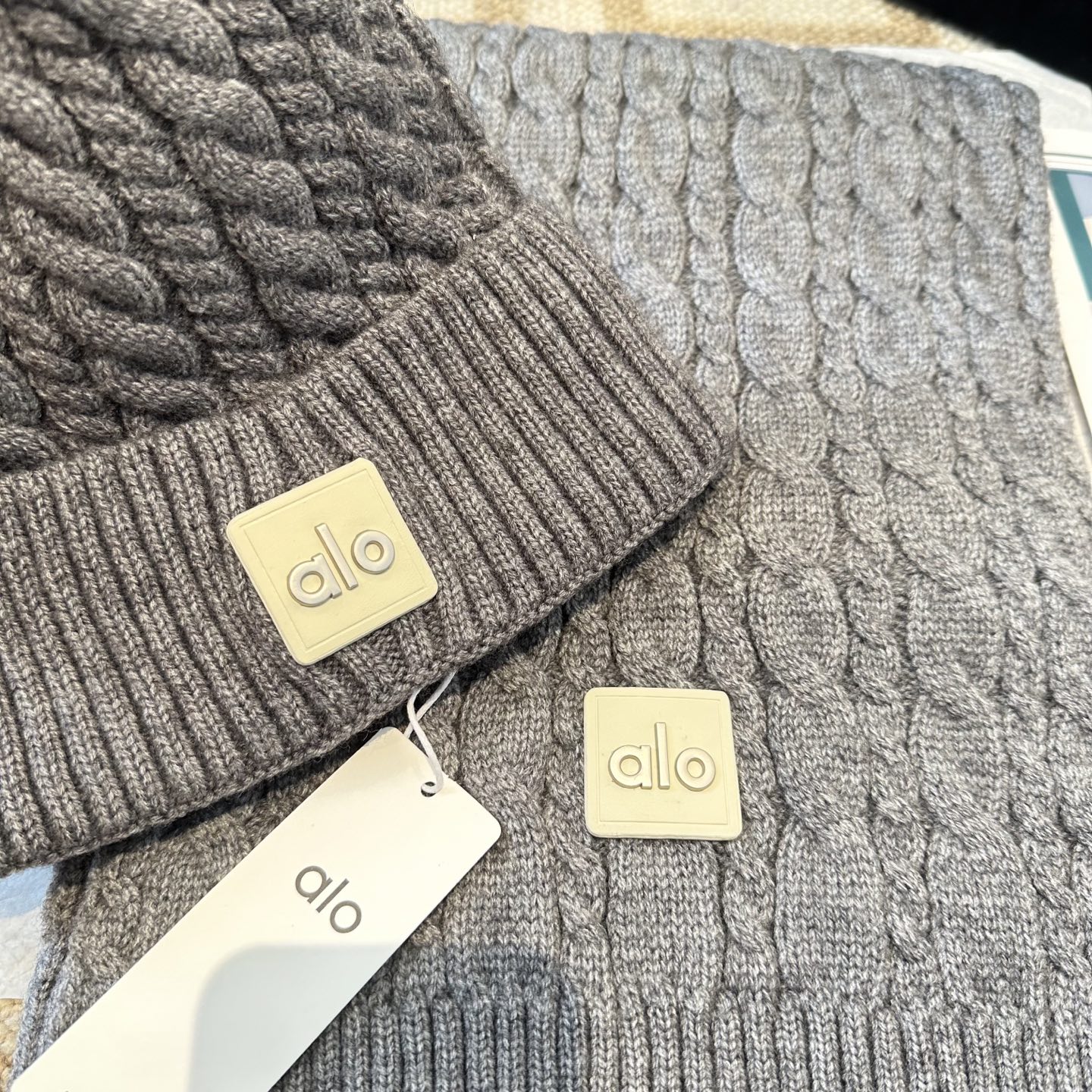 P125 alo 针织🧶套装
砖柜新款！一上架便火遍小红书~
全网首发 对色对版
首批货量充足 快快入手