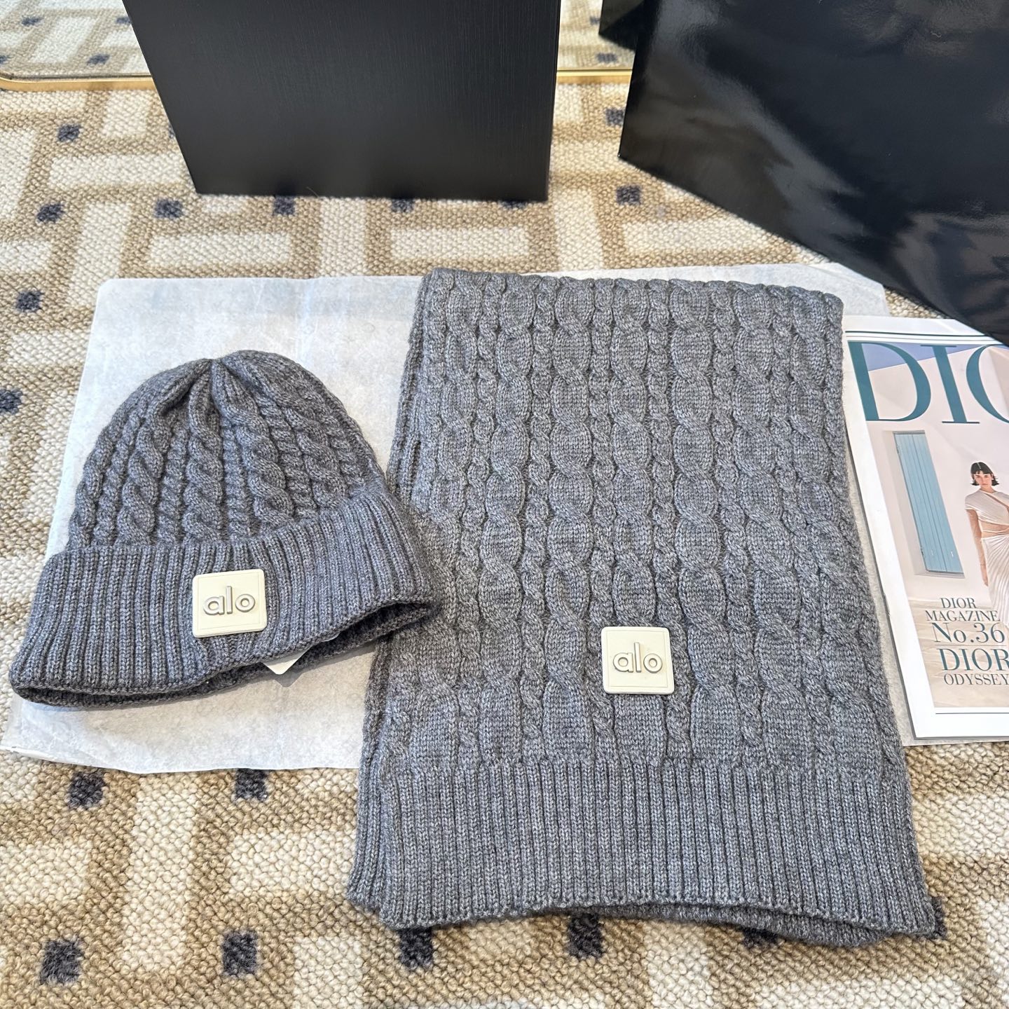 P125 alo 针织🧶套装
砖柜新款！一上架便火遍小红书~
全网首发 对色对版
首批货量充足 快快入手