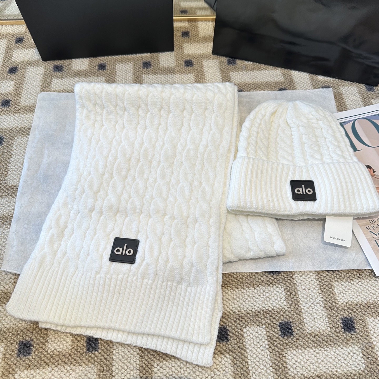 P125 alo 针织🧶套装
砖柜新款！一上架便火遍小红书~
全网首发 对色对版
首批货量充足 快快入手