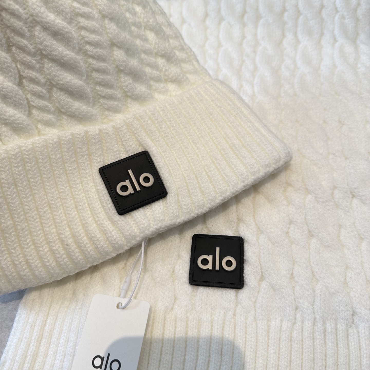 P125 alo 针织🧶套装
砖柜新款！一上架便火遍小红书~
全网首发 对色对版
首批货量充足 快快入手